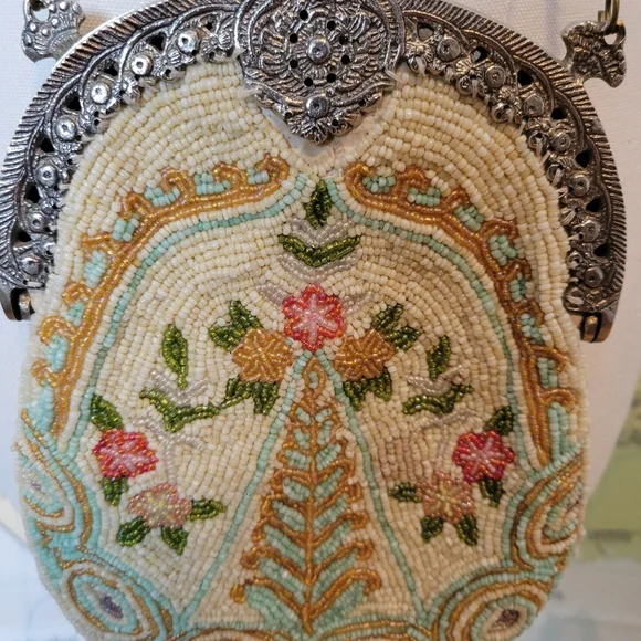 Vintage Beaded Floral Handbag Beautiful Colors, Pink, Green, Blue, and Gold - Picture 6 of 16